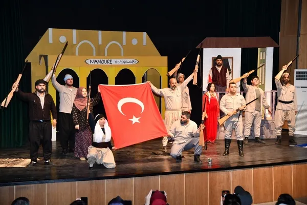 osmaniyenin-kurtulus-savasi-destani-tiyatro-ile-anlatildi-1704443807630.jpg