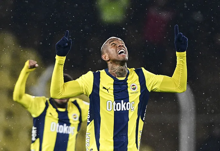 SON DAKİKA: Fenerbahçe-Trabzonspor maçında tartışma yaratan kararlar! Penaltı ve kırmızı kart beklentisi