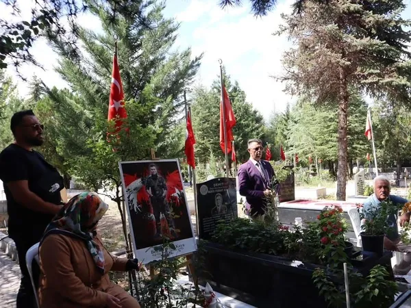 sehit-ozel-harekat-polisi-bekir-ferhat-kaya-sahadetinin-10-yilinda-kabri-basinda-anildi-1757253042133.jpg