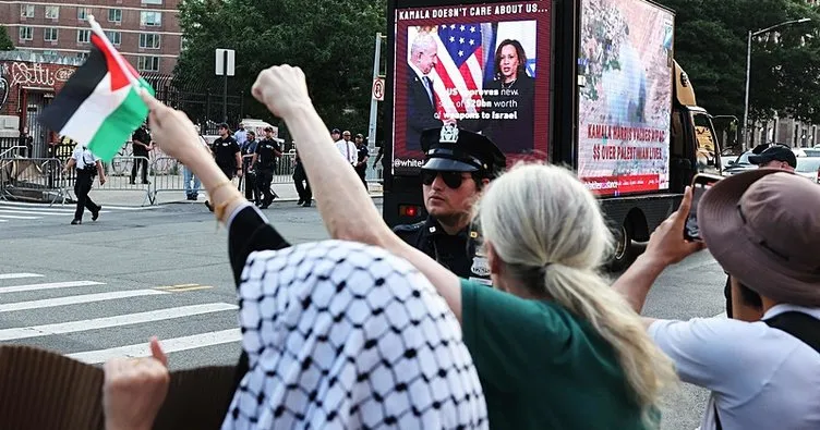 New York’ta, Kamala Harris için düzenlenen etkinliği Filistin destekçileri protesto etti