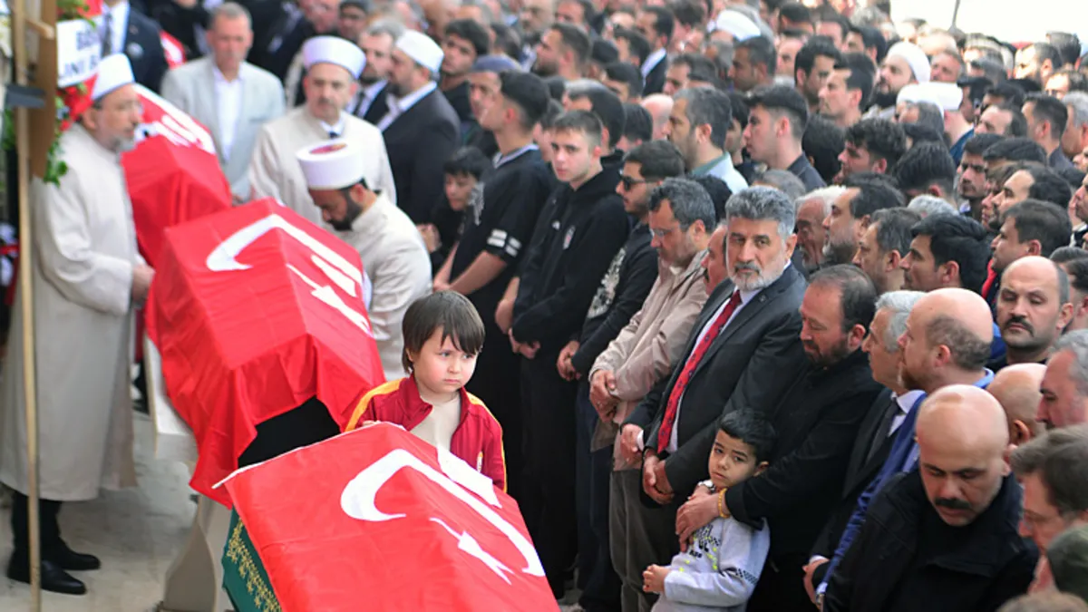 En acı veda: Türkiye evlatlarını ebediyete uğurladı