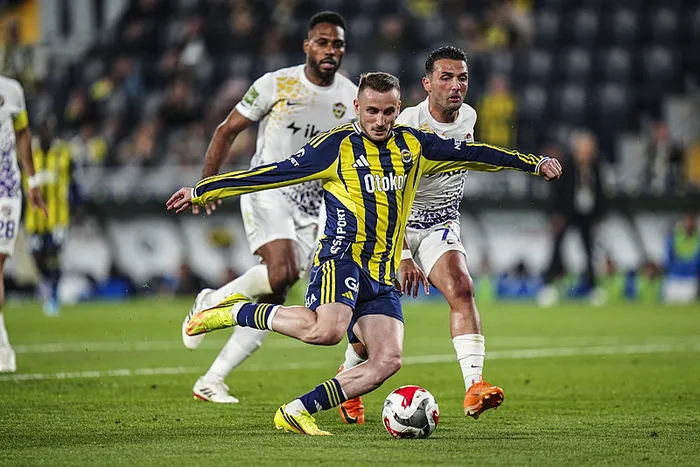 fenerbahcede-kerem-akturkoglundan-transfer-sozleri-pismanlik-yasamayacagim-1779046842152.jpeg