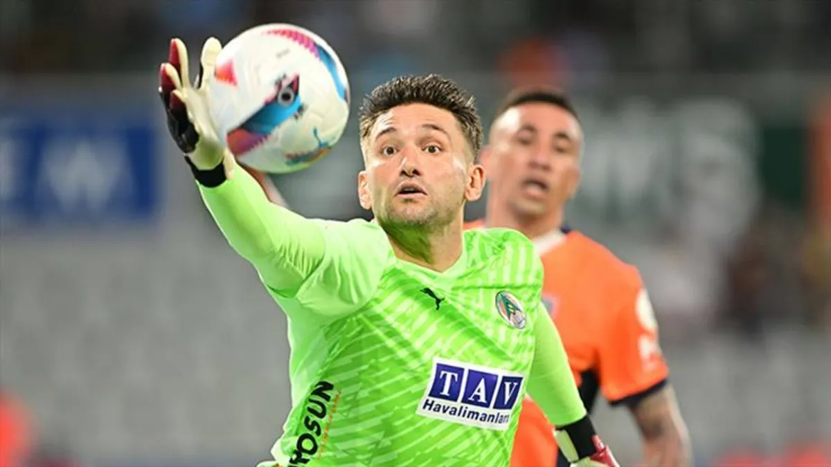 Corendon Alanyaspor kulüp binası ve futbolcular