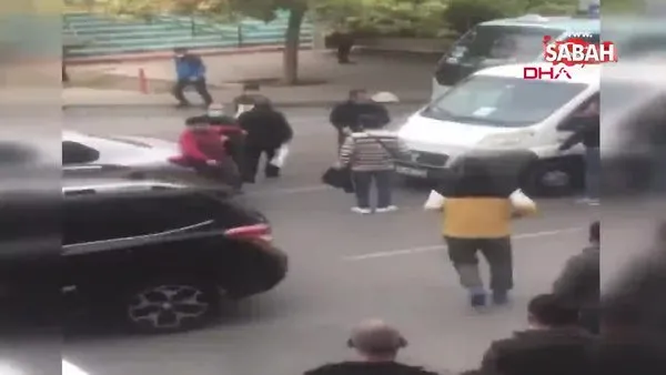 İstanbul Kadıköy'de sopalı yol verme kavgası kamerada | Video