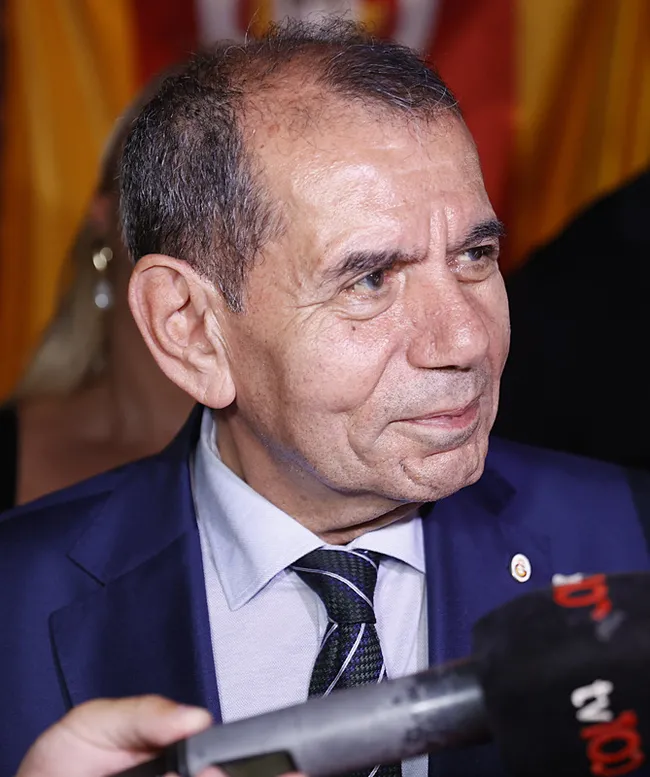 galatasarayda-baskan-dursun-ozbekten-transfer-aciklamasi-osimhen-ve-kaleci-transferi-1751061576480.jpg