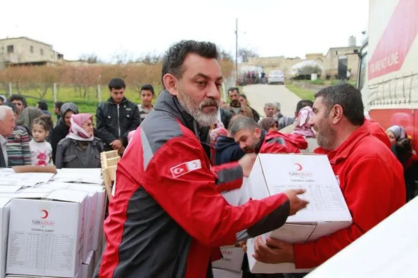 Türk Kızılayı Afrinli sivillerin yanında