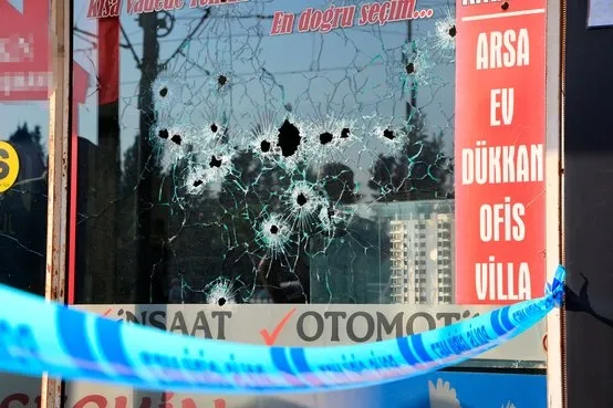 Antalya’da işyeri kurşunlandı: Yol savaş alanına döndü!