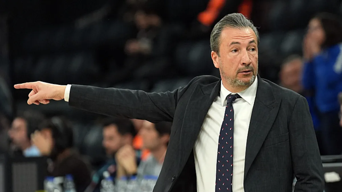 Anadolu Efes koçu Luca Banchi galibiyeti yorumlıad! Anadolu Efes koçu Luca Banchi galibiyeti yorumlıad!