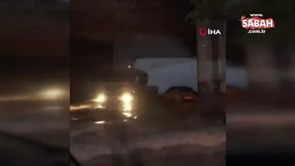 Suya gömülüp mahsur kalan aracın yardımına ekipler koştu | Video
