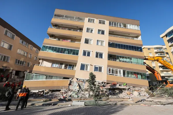 SON DAKİKA | İzmir depreminde yıkılmıştı... Depremde yerle bir olan Barış Sitesi hakkında çarpıcı gerçekler!