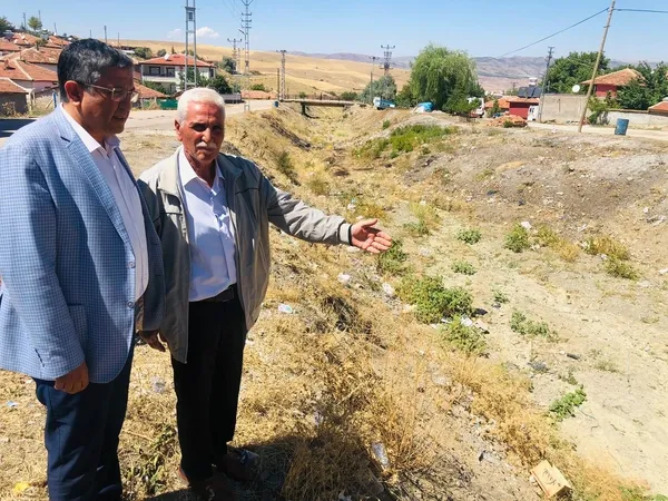 ankarada-vatandaslar-su-faturalarina-isyan-etti-ciftciler-odemek-icin-hayvanlarini-satiyor-1662102787379.jpg Ankara'da vatandaşlar su faturalarına isyan etti! Çiftçiler ödemek için hayvanlarını satıyor