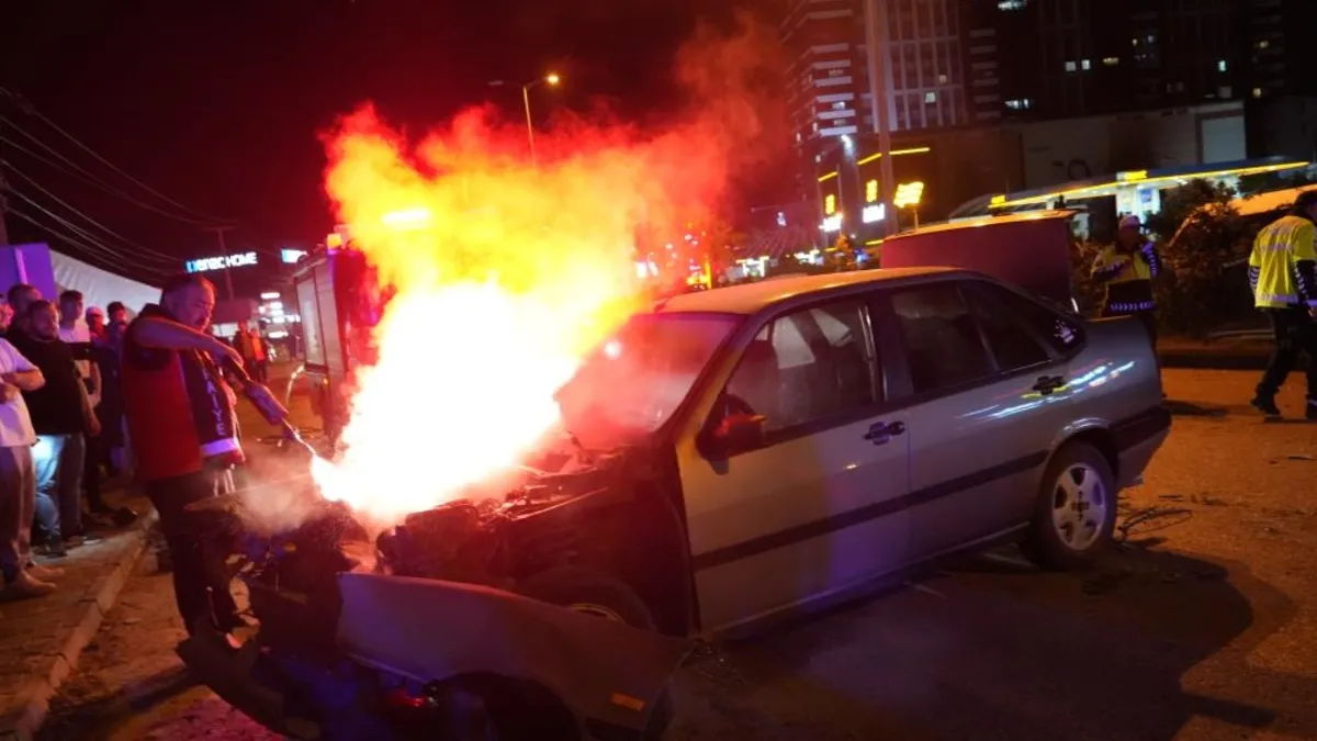 Kastamonu’da katliam gibi kaza! Yaralıya müdahale edenlere başka araç çarptı: Yaralılar var – Galeri Kastamonu’da katliam gibi kaza! Yaralıya müdahale edenlere başka araç çarptı: Yaralılar var – Galeri