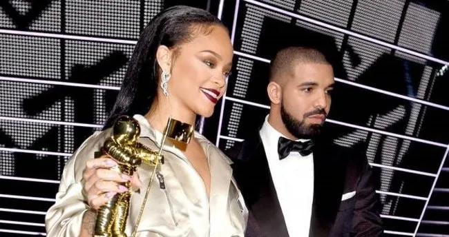 Drake iki güzeli aynı anda mı idare ediyor?