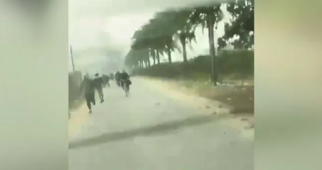 Katil İsrail, Gazze’de ambulansların bulunduğu bölgeyi vurdu Katil İsrail, Gazze’de ambulansların bulunduğu bölgeyi vurdu