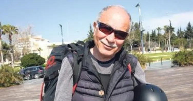 72 yaşındaki Ahmet dede her gün uçuyor