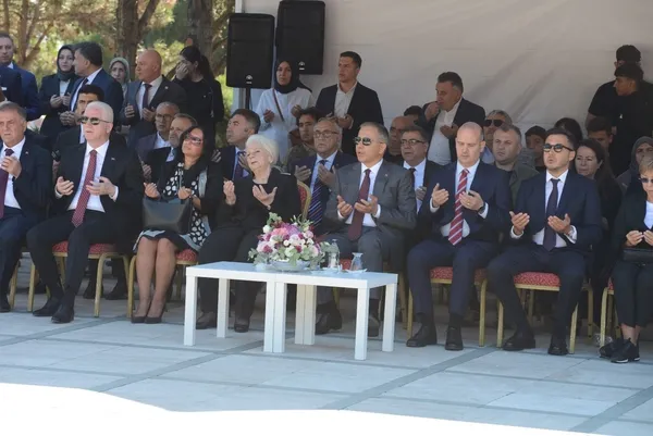 demokrasi-sehidi-adnan-menderes-64uncu-olum-yil-donumunde-kabri-basinda-anildi-1758107648968.jpg