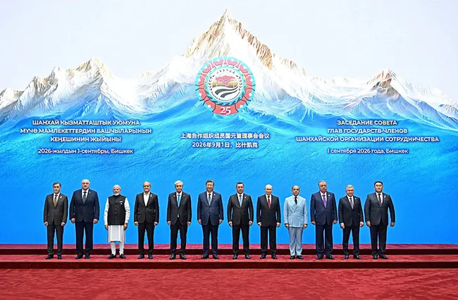 pezeskiyan-biskekte-putin-ile-bir-araya-geldi-kazanacagimizdan-eminim-1788278826576.jpg Pezeşkiyan, Bişkek'te Putin ile bir araya geldi: Kazanacağımızdan eminim