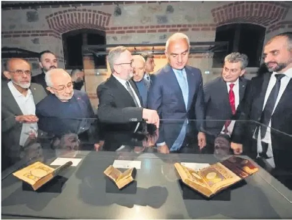 Mesnevi nüshaları ile tarihe yolculuk