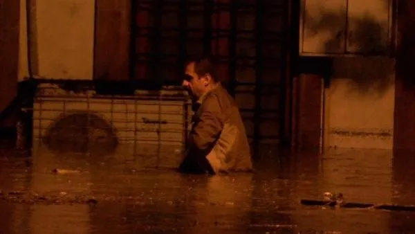 Son dakika: Meteoroloji'den İstanbul ve 6 il için turuncu, 15 ile sarı kodlu uyarı! Esenyurt'ta kuvvetli sağanak su baskınlarına neden oldu
