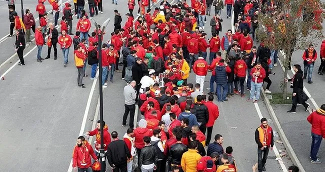 Galatasaray taraftarı Kadıköy’e doğru yola çıktı