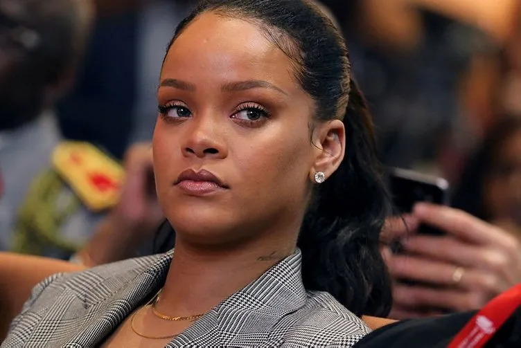 Rihanna’nın nişanlandığı ve hamile olduğu iddia edildi