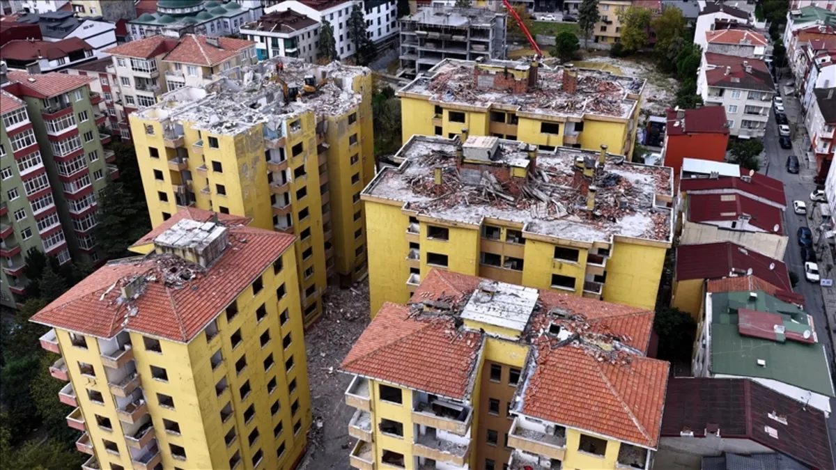 Depreme karşı 2,3 milyonu aşkın konut yenilendi! İstanbul’da ‘Yarısı Bizden’e başvuru sayısı belli oldu Depreme karşı 2,3 milyonu aşkın konut yenilendi! İstanbul’da ‘Yarısı Bizden’e başvuru sayısı belli oldu