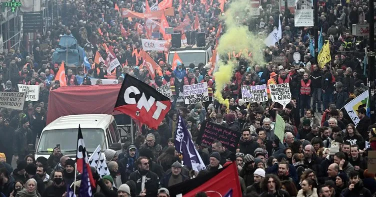 Fransa’da grev krizi büyüyor: Hayat durma noktasına geldi