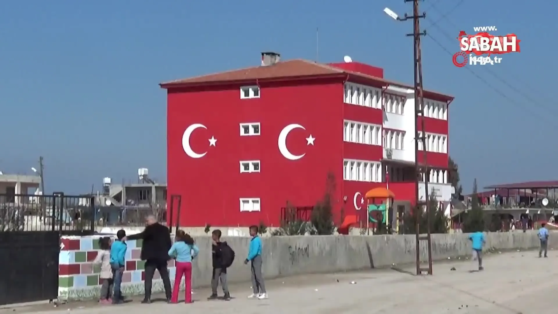 Sinirdaki Okul Turk Bayragina Boyandi Video Videosunu Izle Son Dakika Haberleri