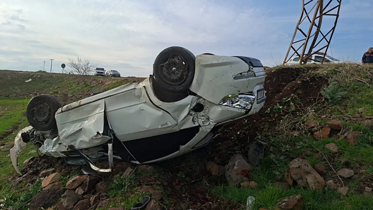 Şanlıurfa’da devrilen otomobildeki uzman çavuş hayatını kaybetti Şanlıurfa’da devrilen otomobildeki uzman çavuş hayatını kaybetti