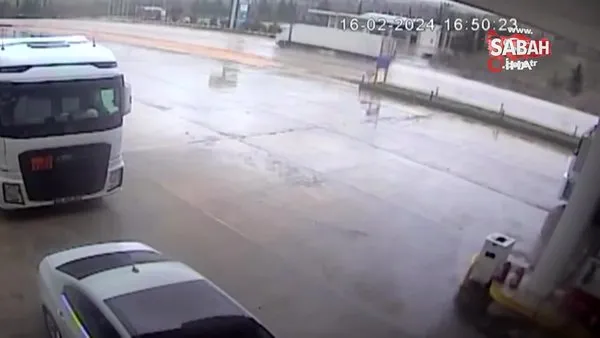 Adıyaman'da feci kaza: Minibüs takla atarak akaryakıt istasyonuna böyle daldı | Video