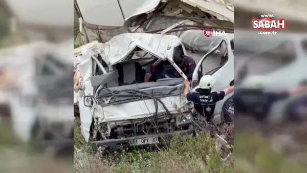 Bu araçtan sağ çıktı: Freni tutmayan kamyonet devrilip paramparça oldu | Video