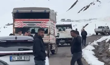 Şırnak’ta çığ düşen kara yolu ulaşıma kapandı #sirnak