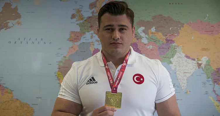 Rıza Kayaalp’ten muhteşem performans