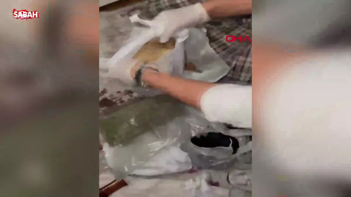 Ümraniye’de uyuşturucu operasyonu: 2 tutuklama videosunu izle Ümraniye’de uyuşturucu operasyonu: 2 tutuklama videosunu izle