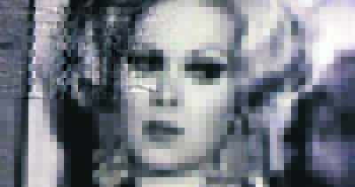 Yeşilçam’ın fettan güzeli Suzan Avcı güzelliğiyle yıllara meydan okuyor! Türk sinemasının en güzel kötü kadınlarından Suzan Avcı’ya sosyal medyadan beğeni yağdı...