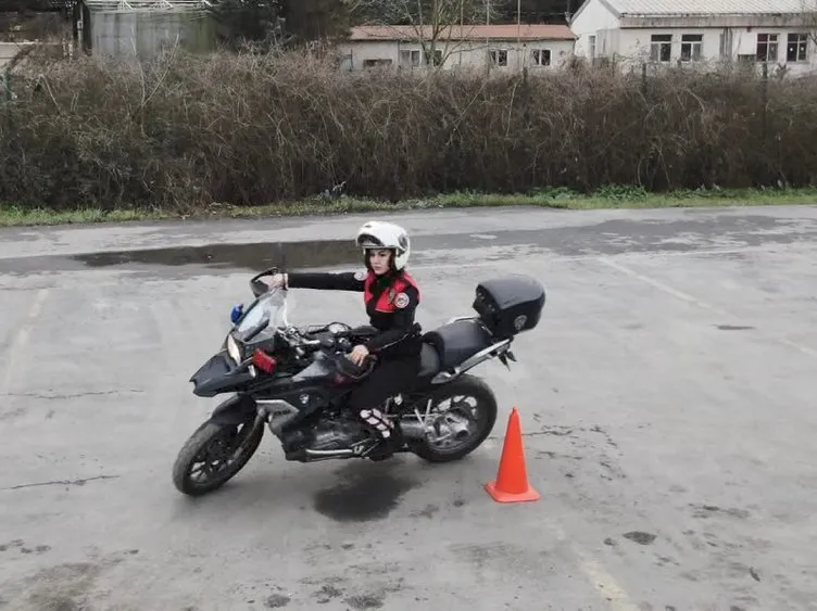 İstanbul’un kanatsız melekleri! Yunuslar 270 kiloluk motosiklet kullanıyor!