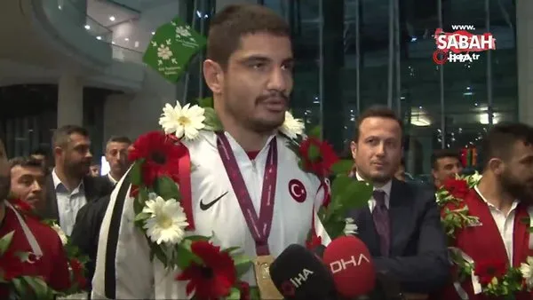 Şampiyon güreş takımı Ankara’ya döndü