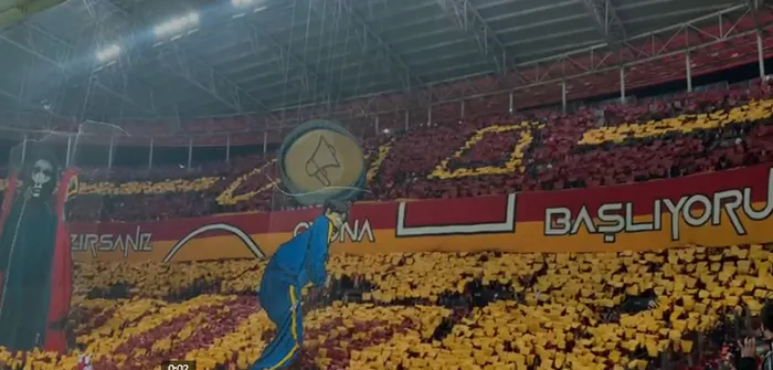 son-dakika-galatasaraydan-fenerbahceye-squid-gameli-koreografi-hazirsaniz-oyuna-basliyoruz-1637510186322.jpg