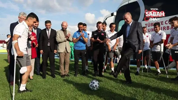 Cumhurbaşkanı Erdoğan, Ampute Futbol Takımı'nı ziyaret etti | Video