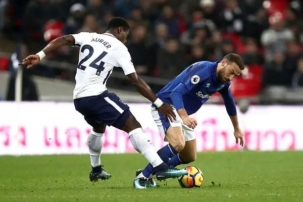 Cenk Tosun ilk maçında övgü aldı
