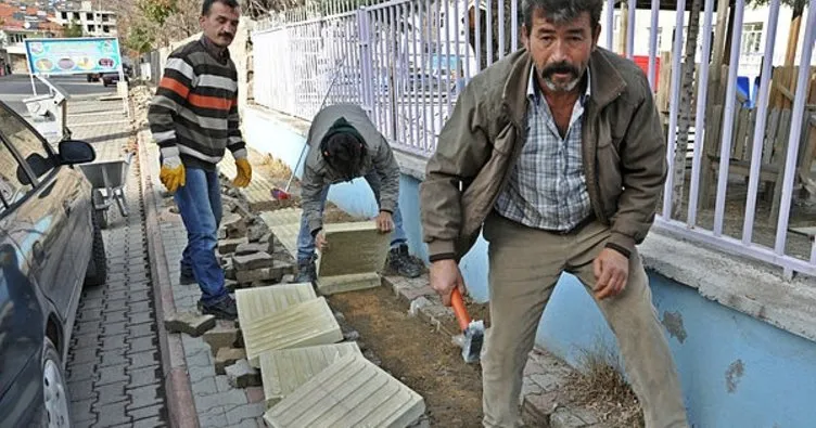 Gölbaşı ilçesinde görme engelliler için kaldırımlara iz yolu yapılıyor