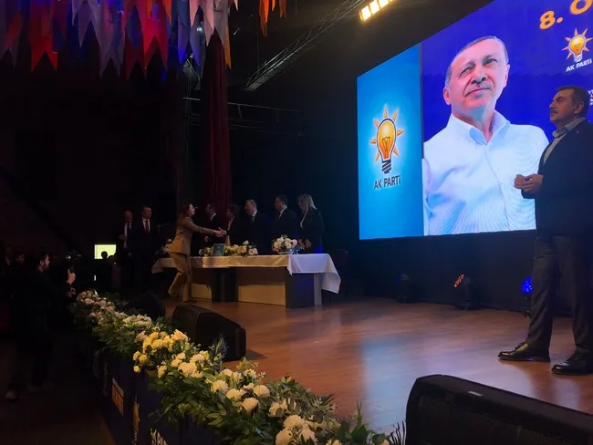 turkiyenin-en-genc-belediye-baskani-ak-partiye-gecti-1737816448756.jpeg