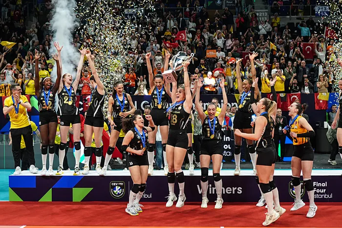 cev-sampiyonlar-ligi-sampiyonu-vakifbank-kupasina-kavustu-1777842540516.jpeg