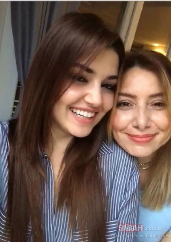 Sinem Kobal ve Kenan İmirzalıoğlu'ndan aile tablosu... Sinem Kobal'ın annesi güzelliği ile gençlere taş çıkardı!