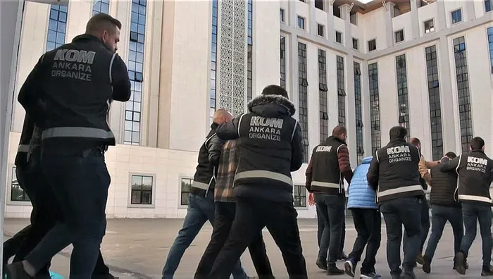 SON DAKİKA | Kirli kumpasta flaş gelişme: 280 kişinin takibe alındığı ortaya çıktı! Aralarında siyasi ve gazeteciler de var