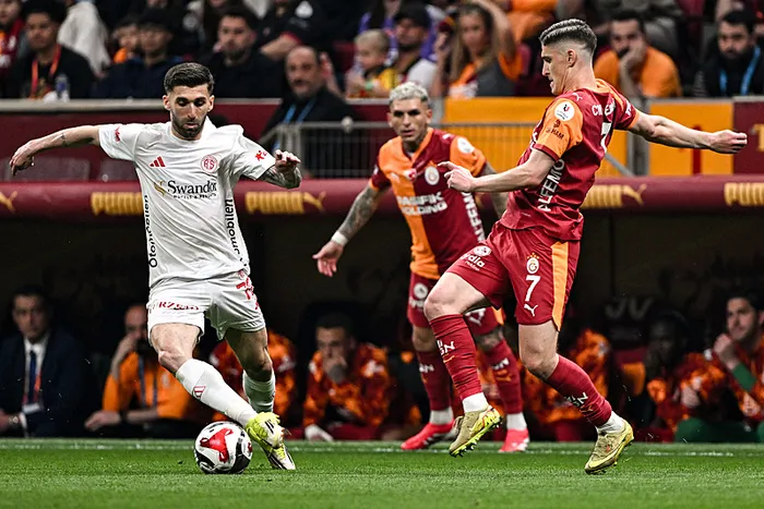 canli-super-ligde-galatasaray-antalyaspor-maci-1778349871814.jpeg