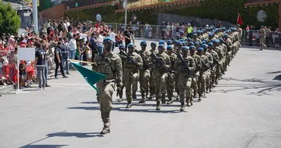 Şırnak sokaklarında komandolar marş söyledi #sirnak