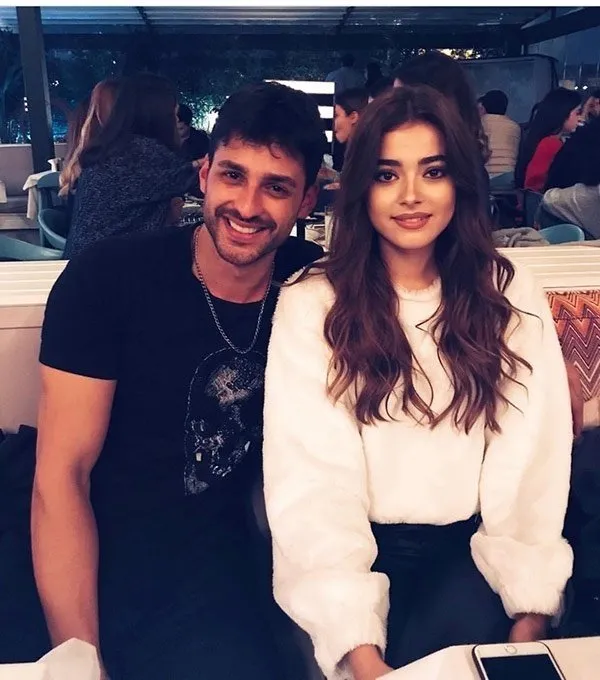 Hande Erçel'in ikizini buldu! .