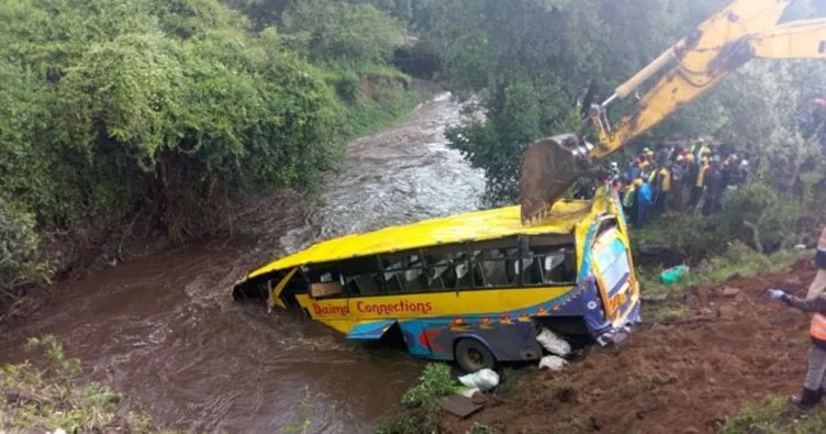 Son Dakika:Kenya’da otobüs nehre düştü