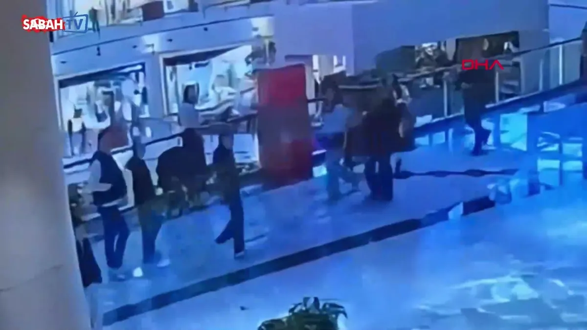 10 yaşındaki çocuk AVM’de çanta çalarken yakalandı: 92 suç kaydı olduğu ortaya çıktı! | Video videosunu izle 10 yaşındaki çocuk AVM’de çanta çalarken yakalandı: 92 suç kaydı olduğu ortaya çıktı! | Video videosunu izle